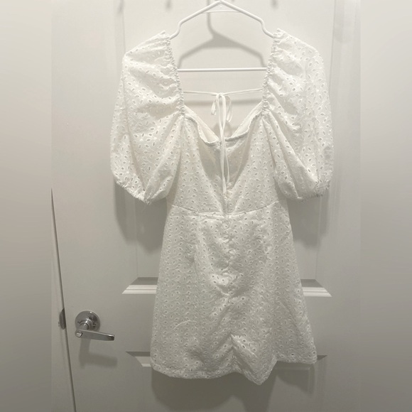 Elegant White Eyelet Dress with Puff Sleeves - Picture 5 of 5
